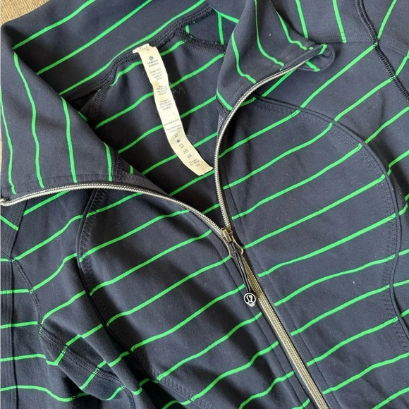 SOLD Lululemon Nice Asana Jacket- Size 6 - Picture 4 of 7